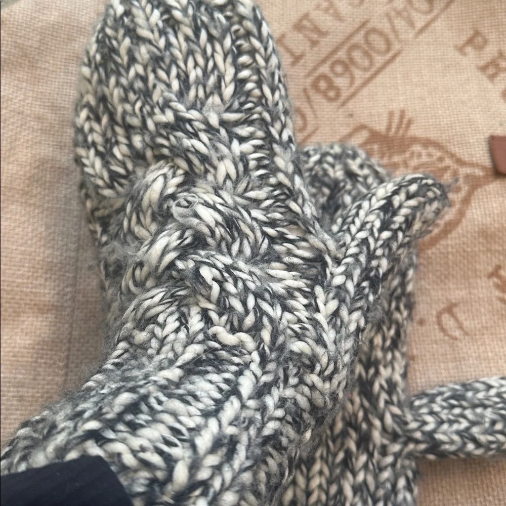 Chunky Knit Fleece Lined Cream & Black Mittens EUC